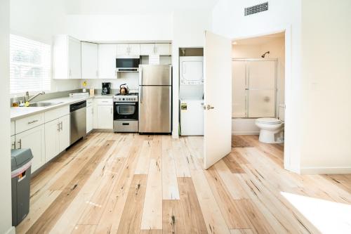 Unique 3-Level Loft with One bedroom & Two Full Bathroom, Los Angeles (fotografie 8)