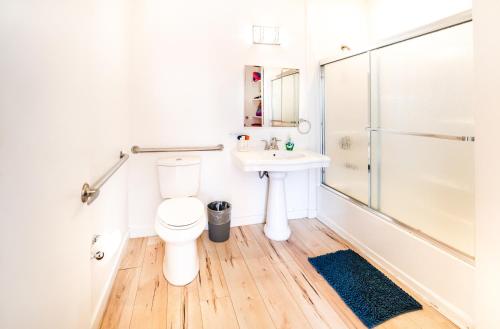 Unique 3-Level Loft with One bedroom & Two Full Bathroom, Los Angeles (fotografie 9)