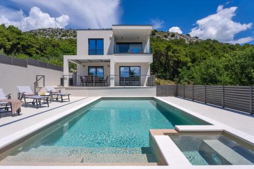 Hillside Villa Paradise with Heated pool, Gym, Fun zone – khách sạn tại Gata