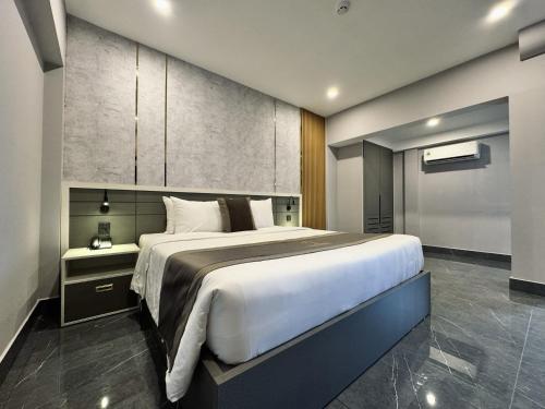 LION 9 HOTEL
