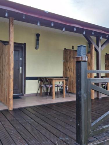 Lesny dworek - pokoje nad jeziorem - Sikorzyno