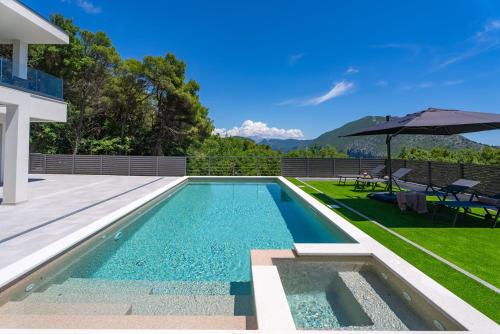 Villa River Hills with Heated pool with hydromassage, Gym – khách sạn tại Gata