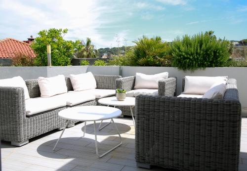 Duplex climatisé avec terrasse vue mer au pied de la plage - Location saisonnière - Antibes