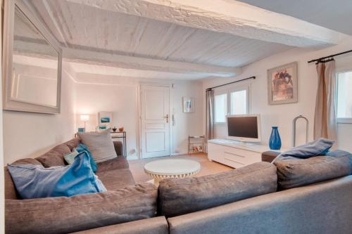 Promenade du Cours Furnished flat