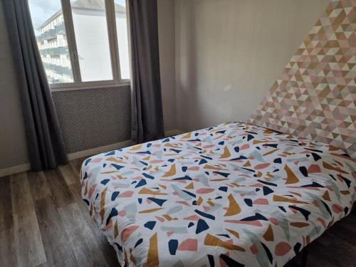 Refuge Urbain Chic avec Balcon in Saint-Lo