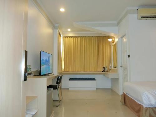 Double Room with Mountain View image 10