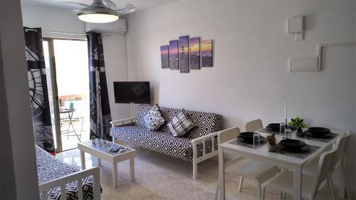 1 double bed, 1 twin bed, 2 sofa beds