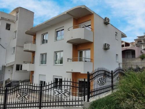Montenegro Apartments Phoenix With Pool 5