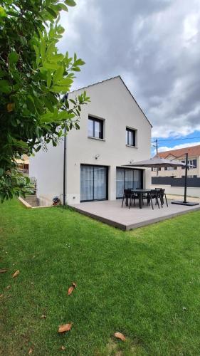 Градина, Sweet Home Maison entière (Sweet Home Maison entiere) in Таверни