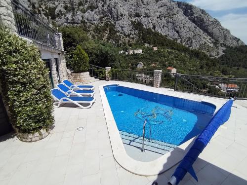 Four-Bedroom Villa with Private Pool image 9