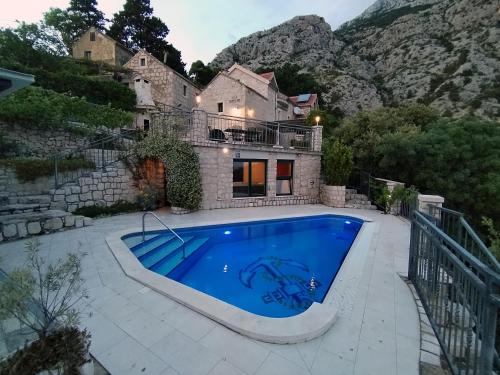 Four-Bedroom Villa with Private Pool image 2