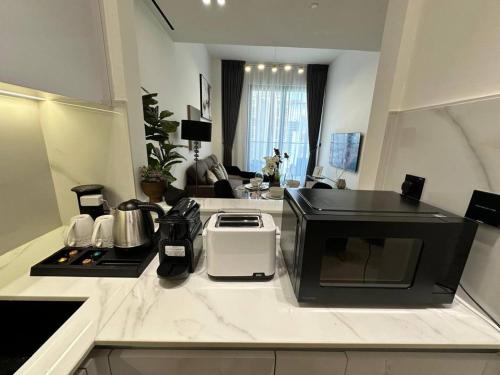 Fully Furnished Smart Home - 1br With Balcony - image 2