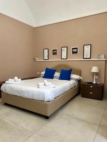1 queen bed, 1 sofa bed
