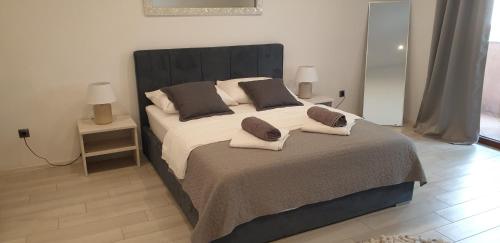 Romantic Apartment Rohreggerova - image 9