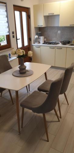 Romantic Apartment Rohreggerova - image 6