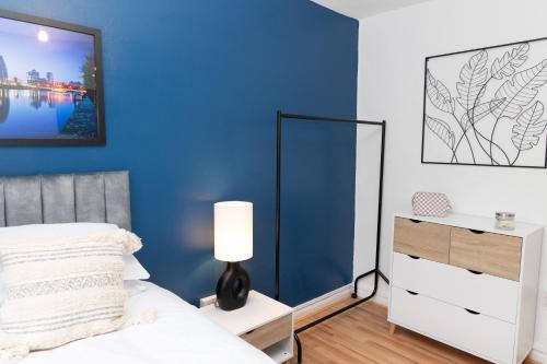 2 bed home sleeping 3 people fully equipped located in Radcliffe Manchester - Stand Up and Shout 2 bed home sleeping 3 people fully equipped located in Radcliffe Manchester - Stand Up and Shout