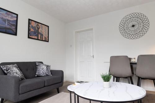 2 bed home sleeping 3 people fully equipped located in Radcliffe Manchester - Stand Up and Shout 2 bed home sleeping 3 people fully equipped located in Radcliffe Manchester - Stand Up and Shout