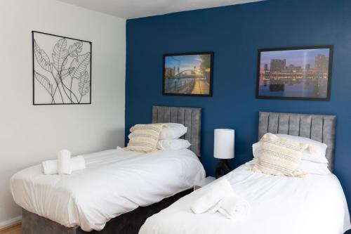 2 bed home sleeping 3 people fully equipped located in Radcliffe Manchester - Stand Up and Shout 2 bed home sleeping 3 people fully equipped located in Radcliffe Manchester - Stand Up and Shout