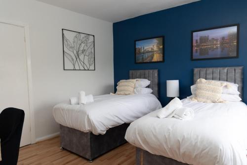 2 bed home sleeping 3 people fully equipped located in Radcliffe Manchester - Stand Up and Shout 2 bed home sleeping 3 people fully equipped located in Radcliffe Manchester - Stand Up and Shout