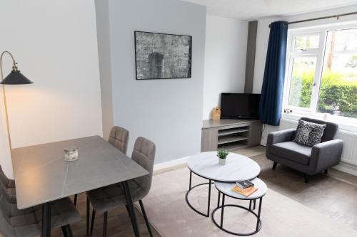 2 bed home sleeping 3 people fully equipped located in Radcliffe Manchester - Stand Up and Shout 2 bed home sleeping 3 people fully equipped located in Radcliffe Manchester - Stand Up and Shout