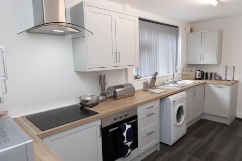 2 bed home sleeping 3 people fully equipped located in Radcliffe Manchester - Stand Up and Shout 2 bed home sleeping 3 people fully equipped located in Radcliffe Manchester - Stand Up and Shout