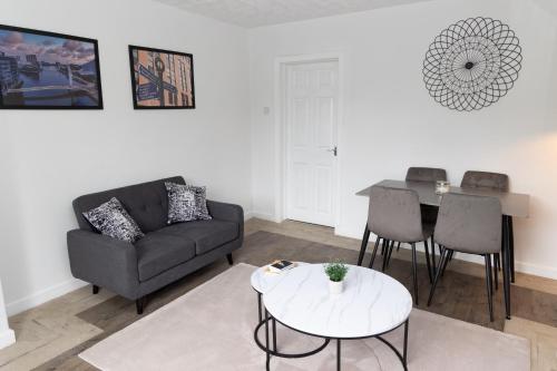 2 bed home sleeping 3 people fully equipped located in Radcliffe Manchester - Stand Up and Shout 2 bed home sleeping 3 people fully equipped located in Radcliffe Manchester - Stand Up and Shout