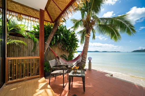 Balcony/terrace, Friendship Beach Resort & Atmanjai Wellness Spa in Phuket