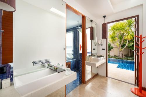 room detail thumbnail 2