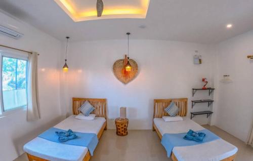 2 double beds