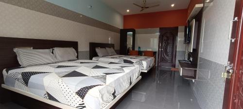 2 king beds
