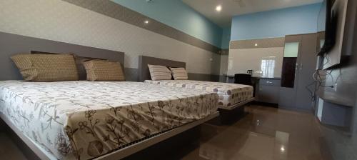 2 king beds
