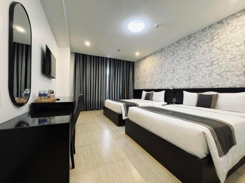 LION 8 Hotel - image 4