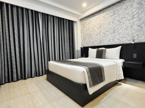 LION 8 Hotel - image 3