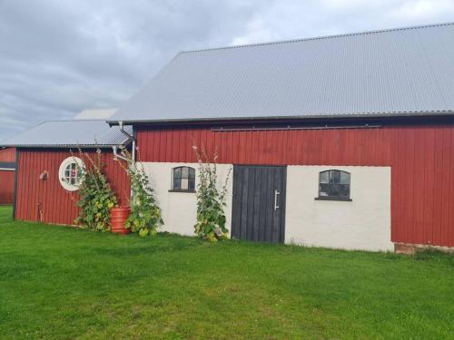 Lantligt boende i magasin in Motala