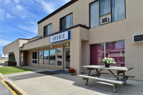 Canadas Best Value Inn Whitecourt