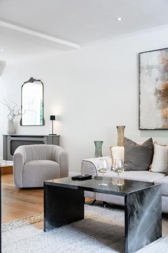 Rare 4beds Townhouse in Kensington with Patio - image 12