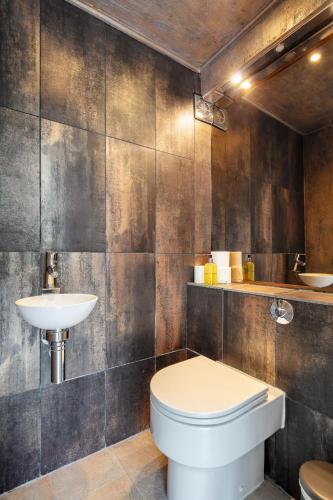 Rare 4beds Townhouse in Kensington with Patio - image 12