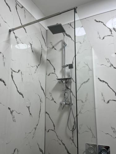 S8 Downtown Apartment - image 2