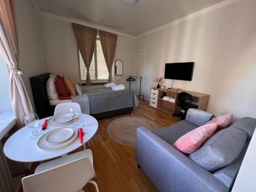 Your Chic Vibrant Airbnb, Helsinki (photo 9)