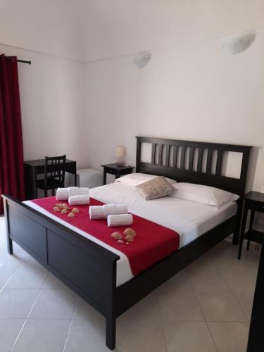 Deluxe Double Room with Balcony image 2