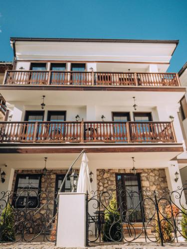 숙소 외관, Villa Pupin SARAISTE in 오흐리드