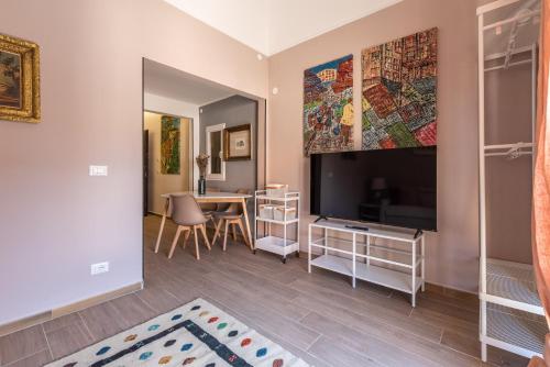 One-Bedroom Apartment image 1