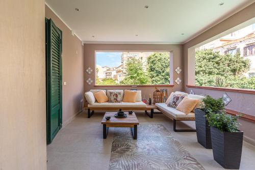 Three-Bedroom Deluxe Apartment image 1