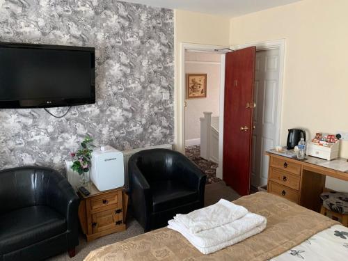 Double or twin room, large