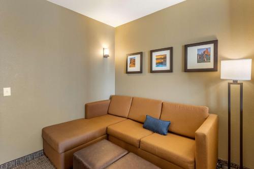 King Suite with Sofa Bed image 3