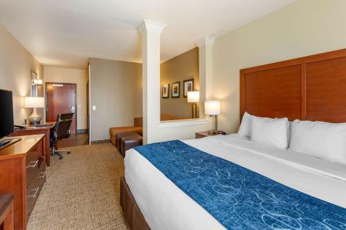 King Suite with Sofa Bed image 2