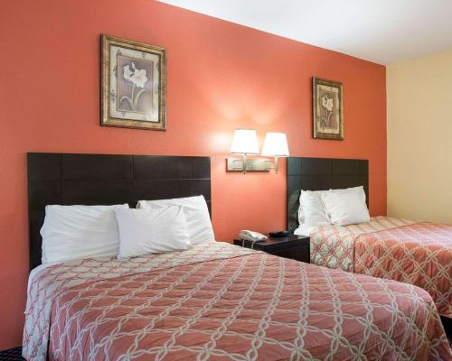 Queen Room with Two Queen Beds - Smoking