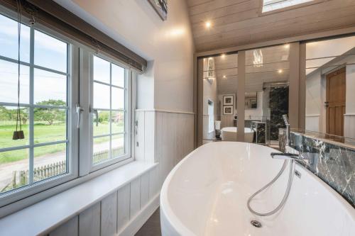 ทัศนียภาพภายนอกโรงแรม, Moo Cottage in บิวลิยู