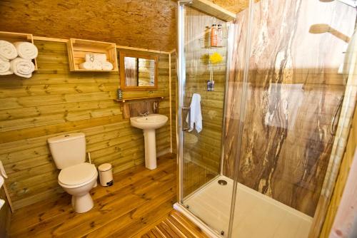 Darnells Farm Glamping - Tap to explore photos