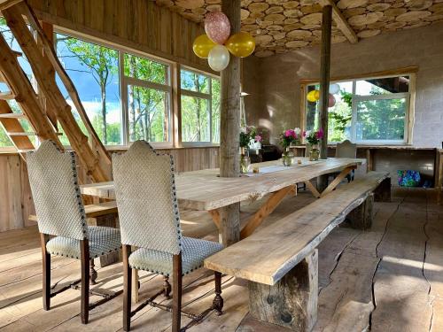 Lepikumäe Holiday Home with Sauna and Hot tub for up to 18 persons (Lepikumae Holiday Home with Sauna and Hot tub for up to 18 persons) in Metsara